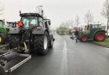 Boeren blokkeren distributiecentrum AH