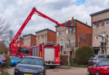 Harde wind raast over Zwolle: Brandweer komt in actie in Zuid
