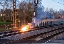 Vuurbal door kortsluiting op spoor Zwolle Zuid