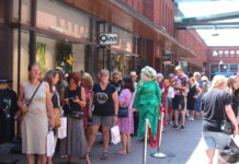 Lange rijen bij Bruna voor signeersessie Karin Slaughter