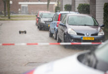 Politie zoekt tevergeefs naar explosief onder geparkeerde auto