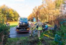 Invalidenbusje rijdt rechtdoor op rotonde Wijheseweg