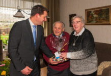 Evert en Anneke Beumer vieren diamanten huwelijk in Zwolle Zuid