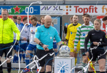 Weinig vuurwerk op veld bij stadsderby in Zwolle-Zuid, degradatiespook plaagt ZAC