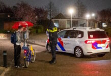 Dronken fietser op OV-fiets van IJsselallee gehaald