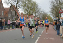 Sander Kloosterziel en Yoni Geerlings winnen 10 Mijl van Zwolle-Zuid