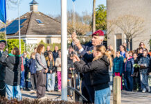 Herdenking geallieerde piloten bij monument Pilotenlaan, 81 jaar na bevrijding Zwolle