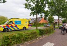 Fietsster naar ziekenhuis na aanrijding met scooter op IJsselcentraleweg